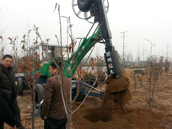 小型轮式草莓视频在线下载钻桩效果展示